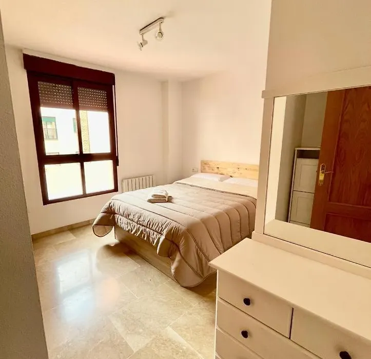 Apartamento, piscina y parking Granada Tico Medina-1